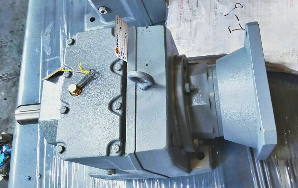 破碎機(jī)減速機(jī)，大扭矩減速機(jī),齒輪減速電機(jī)
